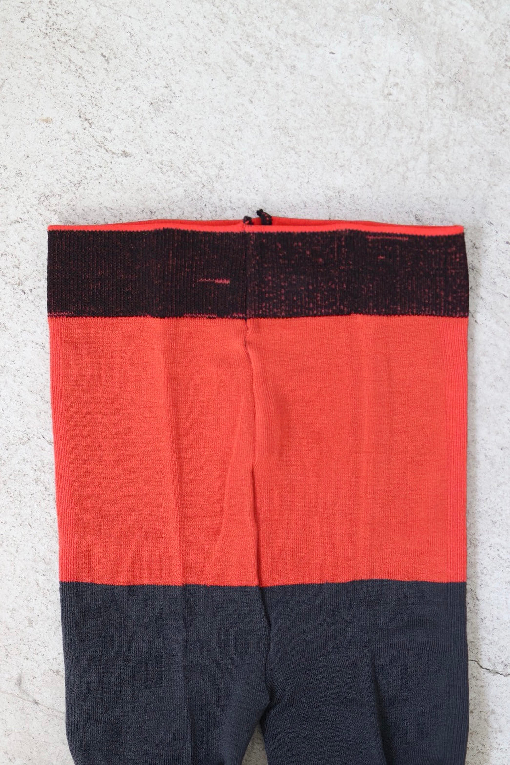 Marcomonde × JUN MIKAMI "bicolor tights" (charcoal/red)