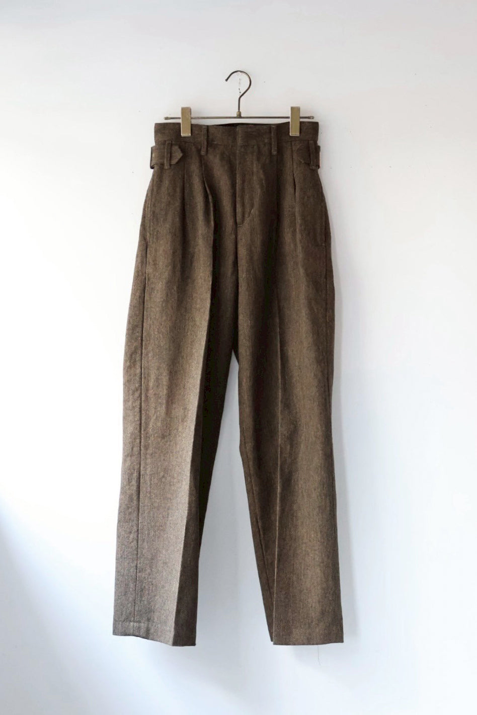 NEPLA "side w belt slacks" (khaki)