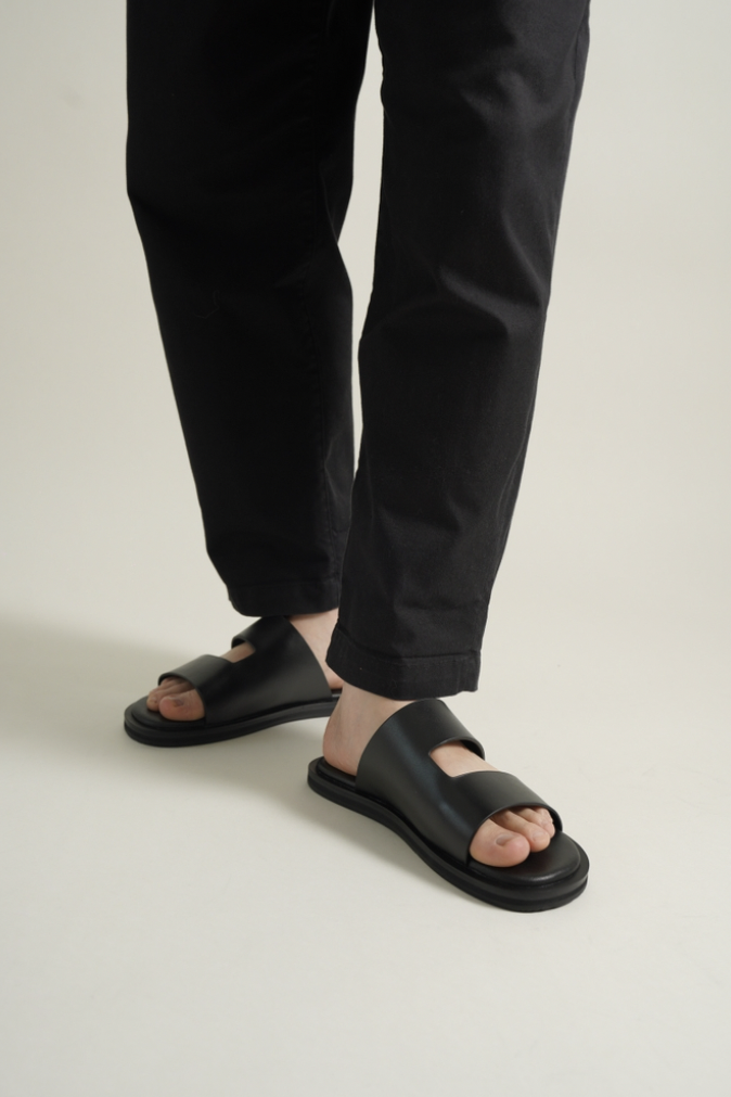 Waa studios "CÊ SANDALS" (black)