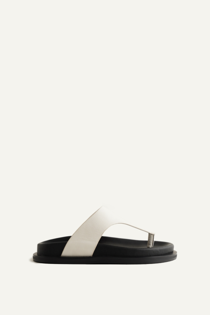Waa studios "KEO SANDALS" (ivory)