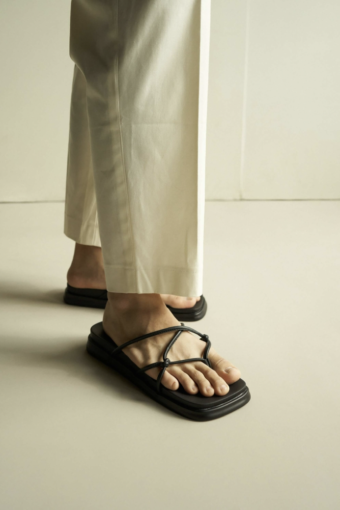Waa studios "RỐI SANDALS" (black)