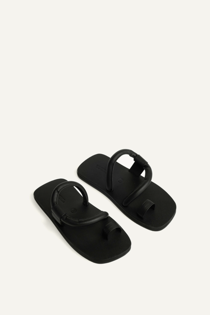 Waa studios "NỌ SANDALS" (black)