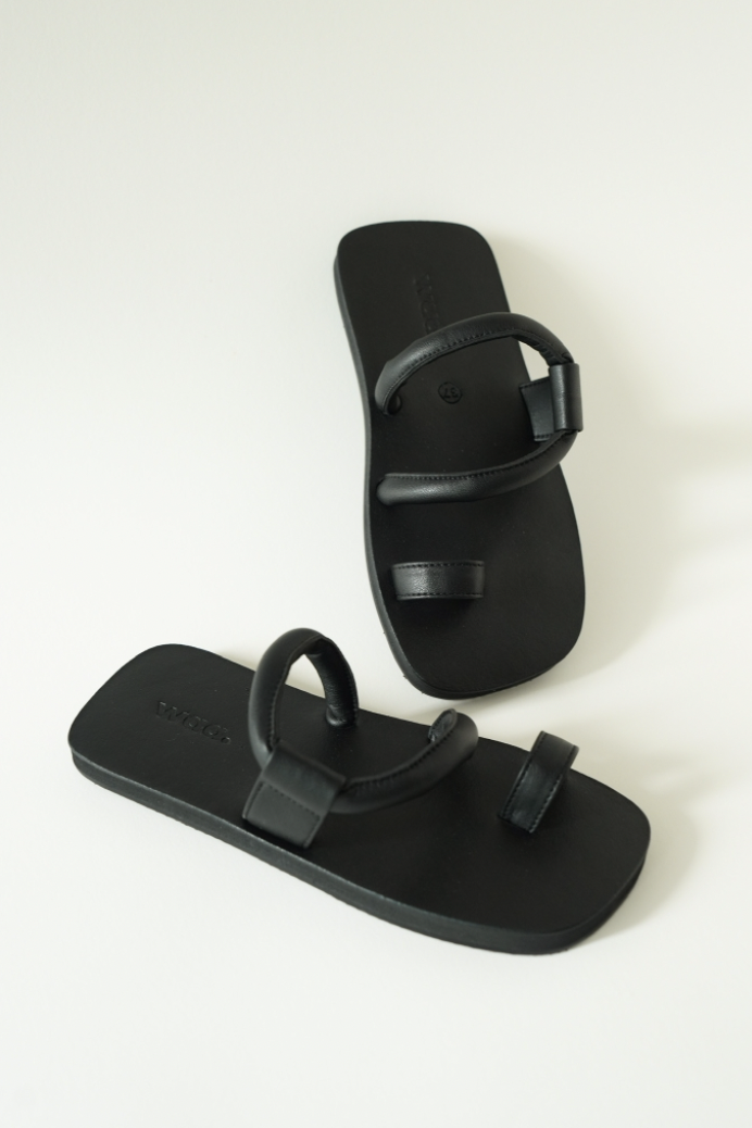 Waa studios "NỌ SANDALS" (black)