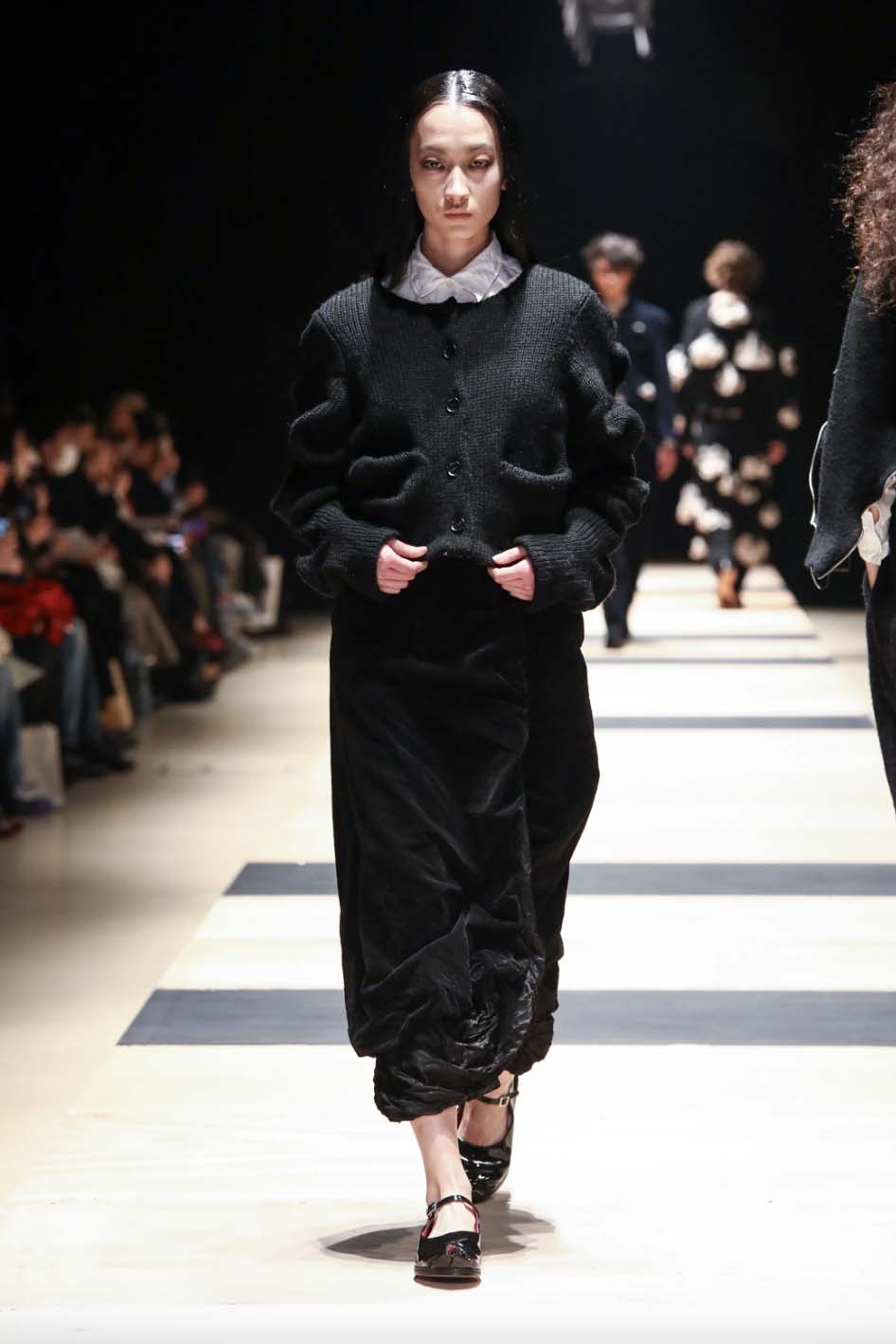 Pillings "Cardigan with unstable sleeves" (black)