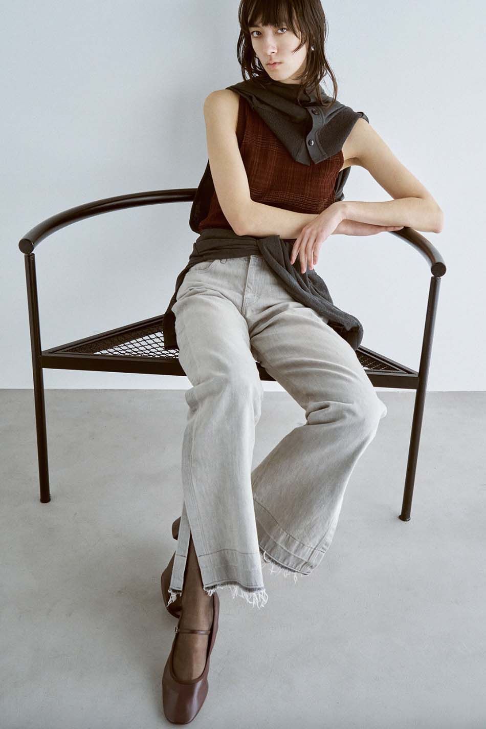 NEPLA "side pleat straight pants" (gray beige)