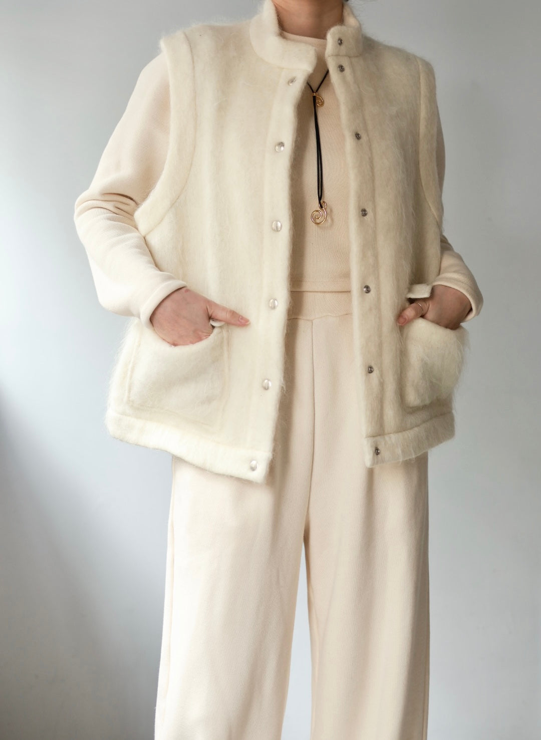 ERiKO KATORi "kid mohair vest" (ivory)