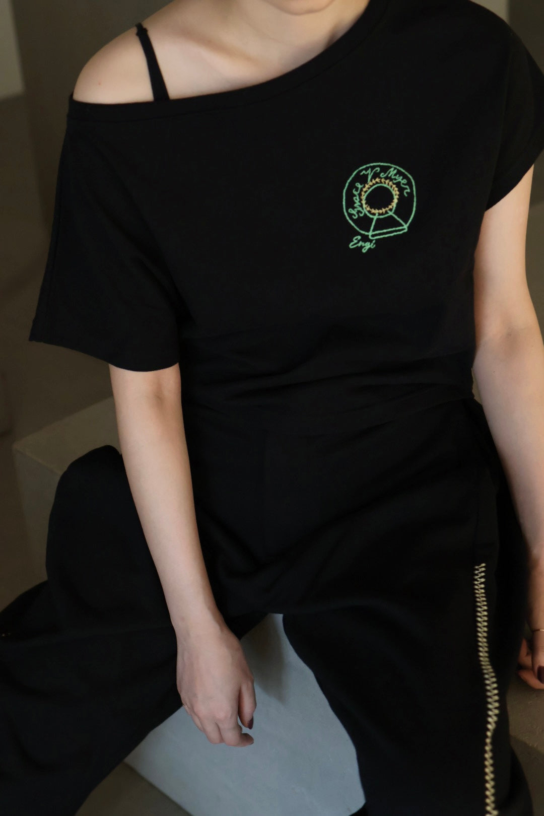 ENGI "open shoulder patch tee"