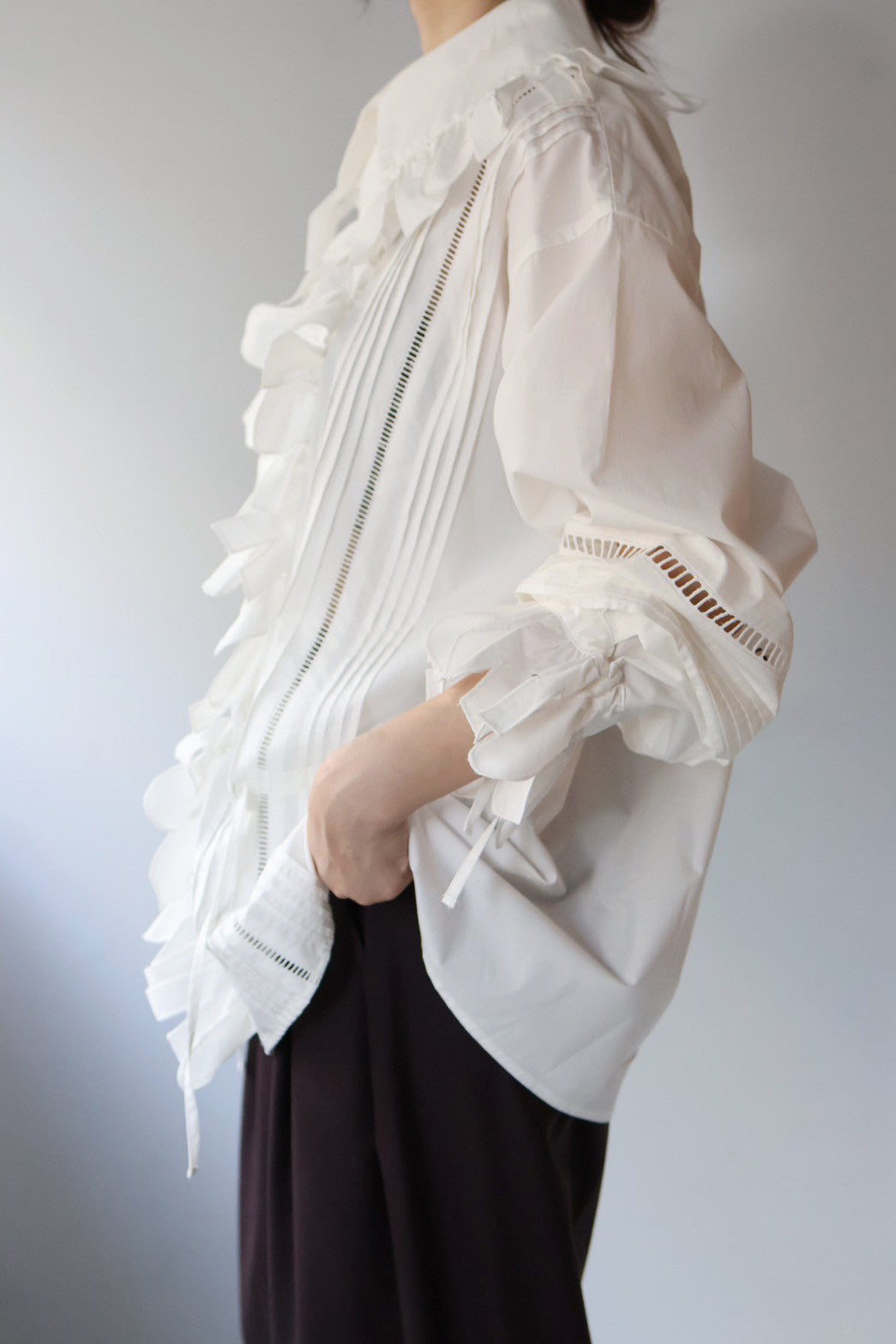 JUN MIKAMI "ruffle shirt" (white)