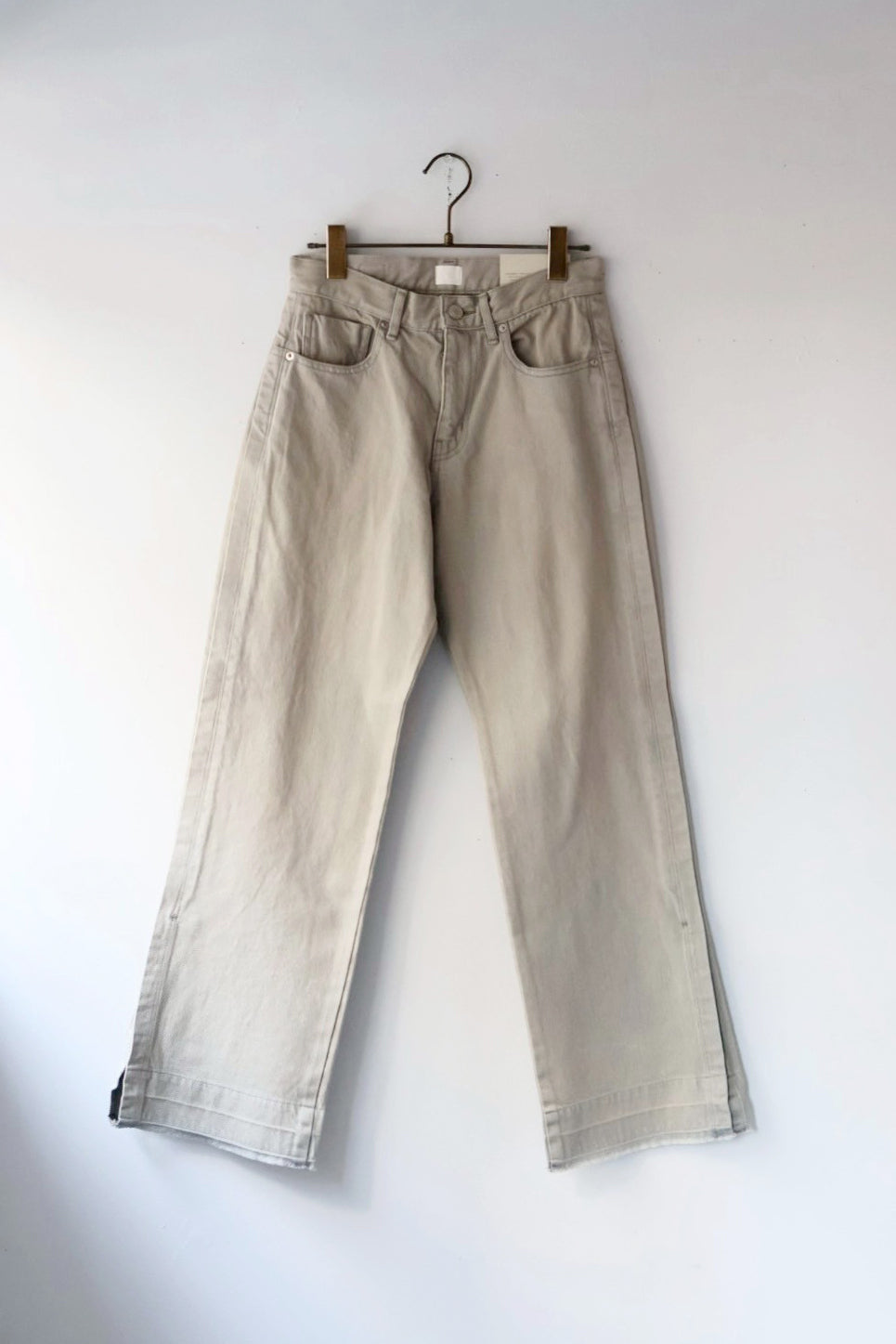 NEPLA "side pleat straight pants" (gray beige)
