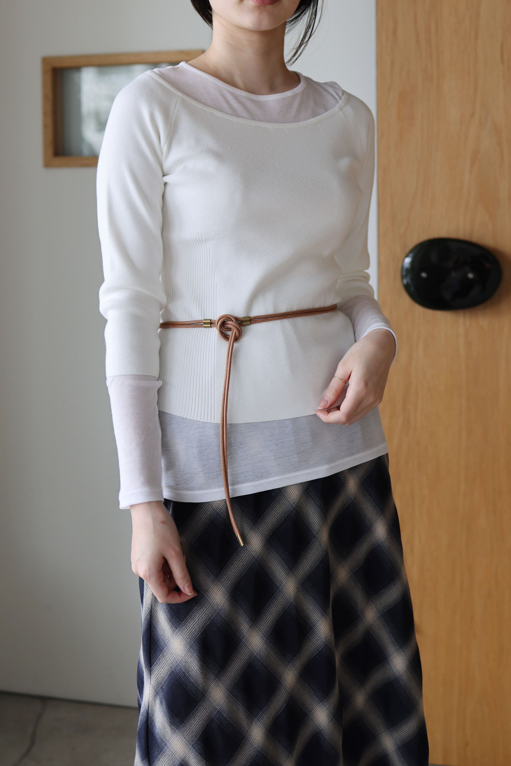 AMOMENT "scoop neck knit top" (white)