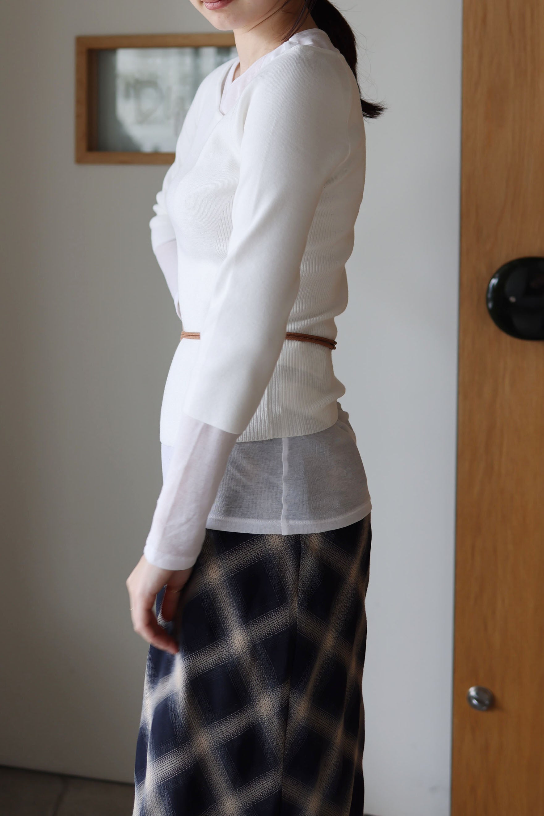 AMOMENT "scoop neck knit top" (white)