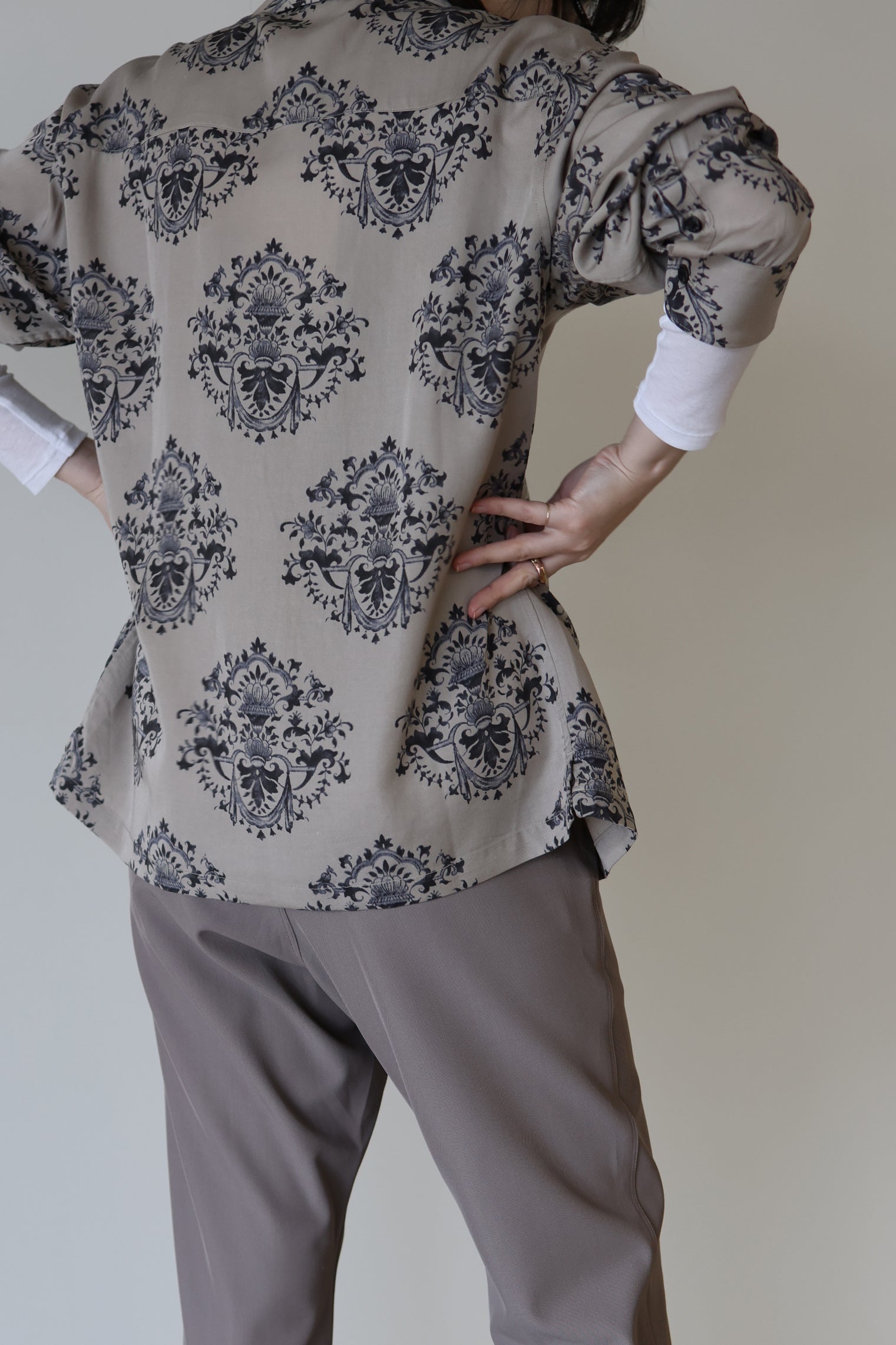 UNUSED "long sleeve shirt" (beige)