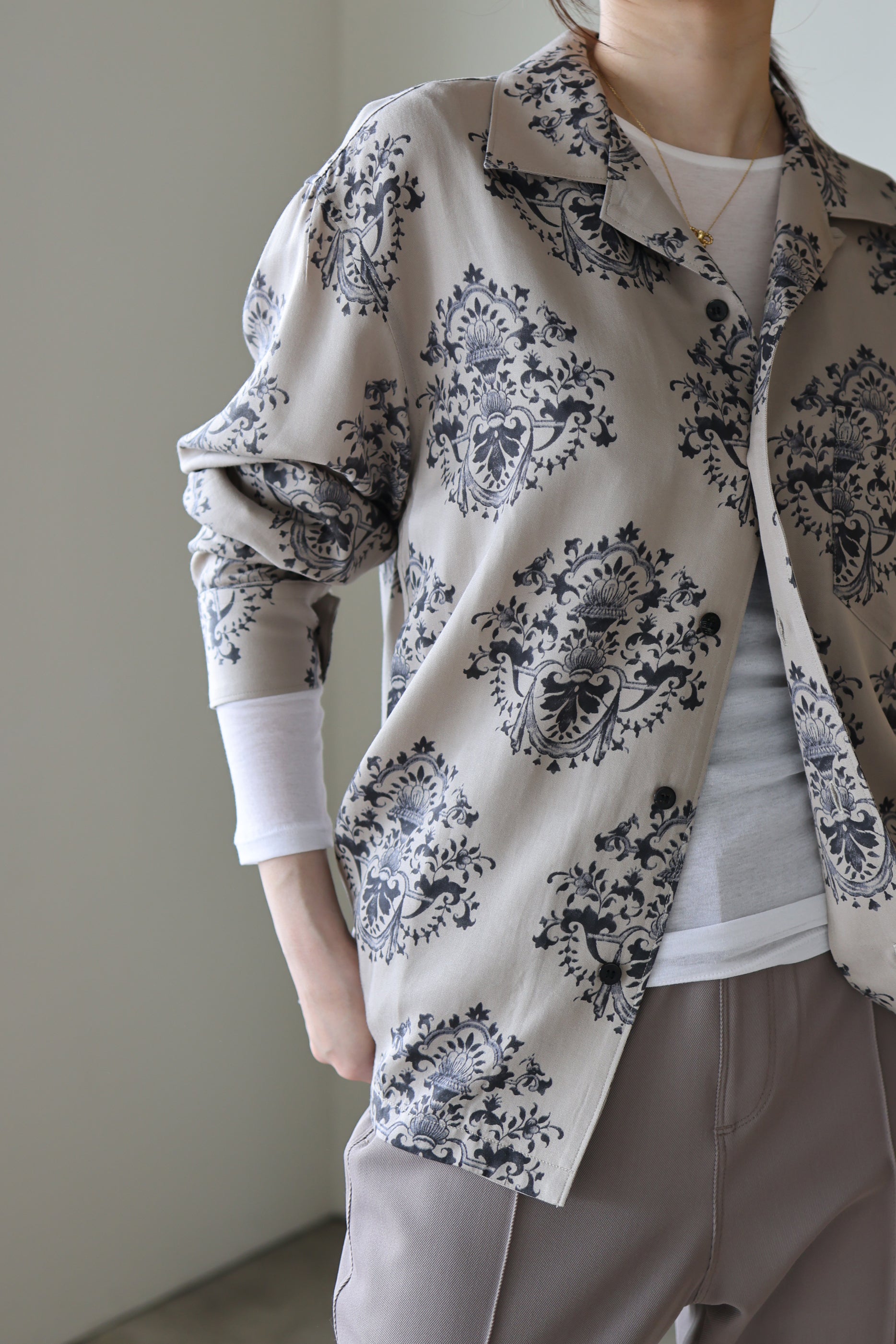 UNUSED "long sleeve shirt" (beige)