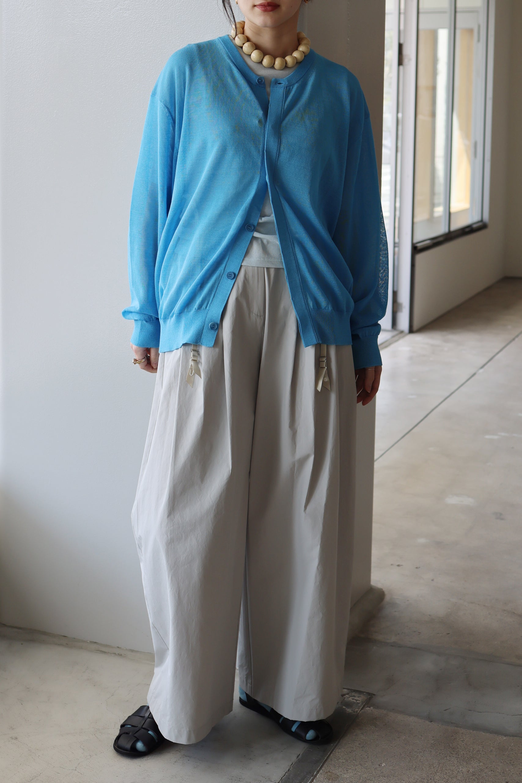 AMOMENT "three tuck banding pants" (gray)