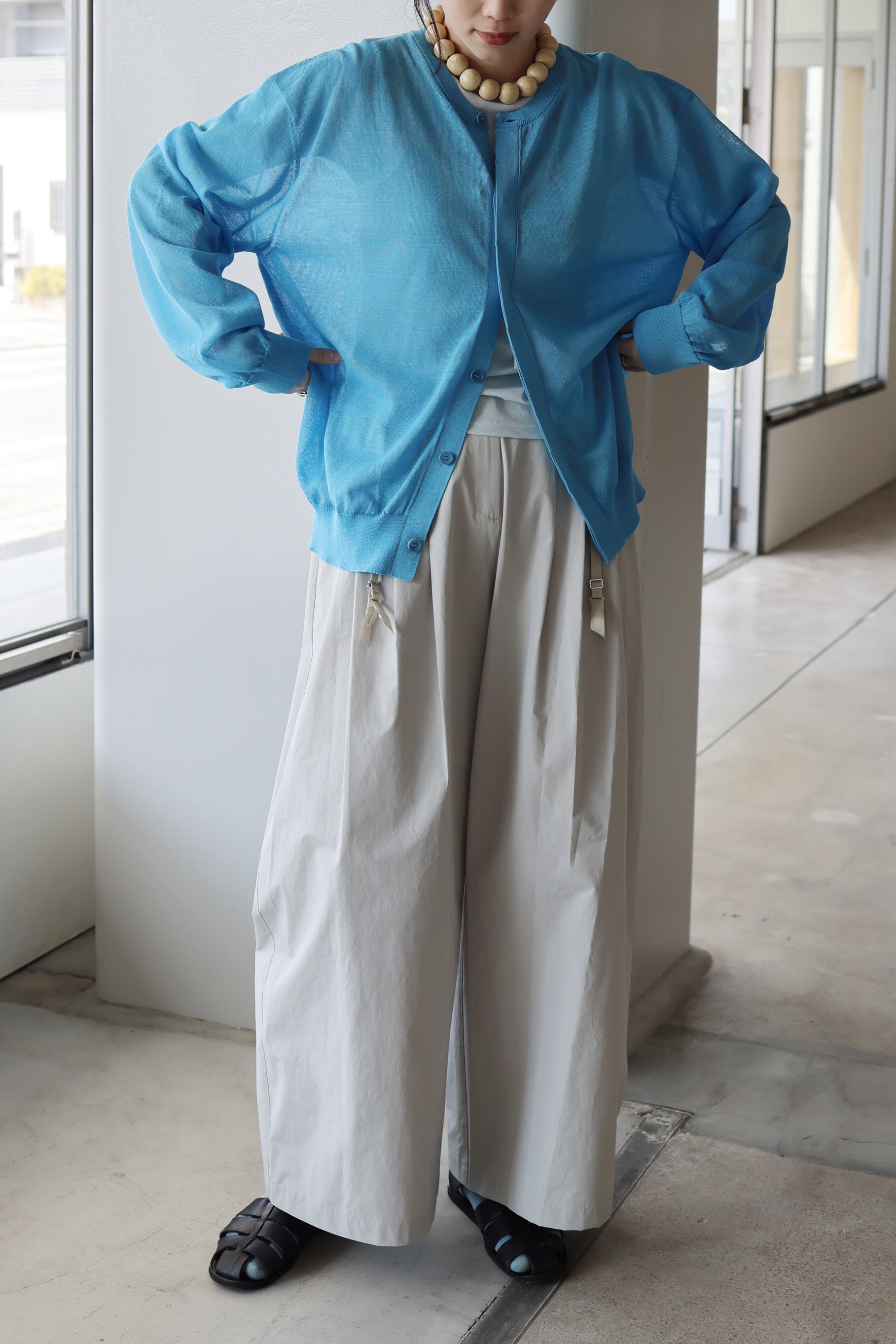 AMOMENT "three tuck banding pants" (gray)