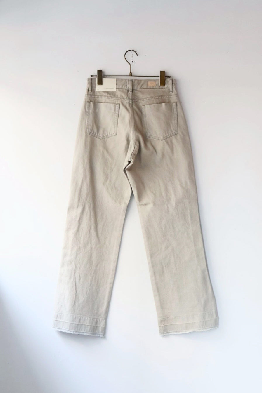 NEPLA "side pleat straight pants" (gray beige)