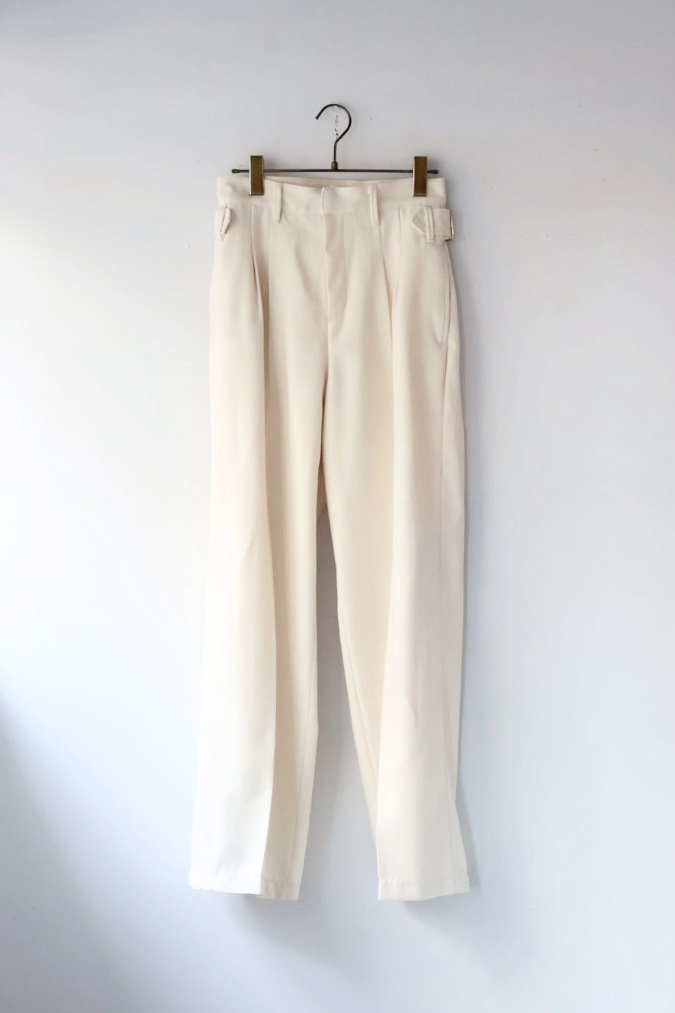 NEPLA "side w belt slacks" (white)