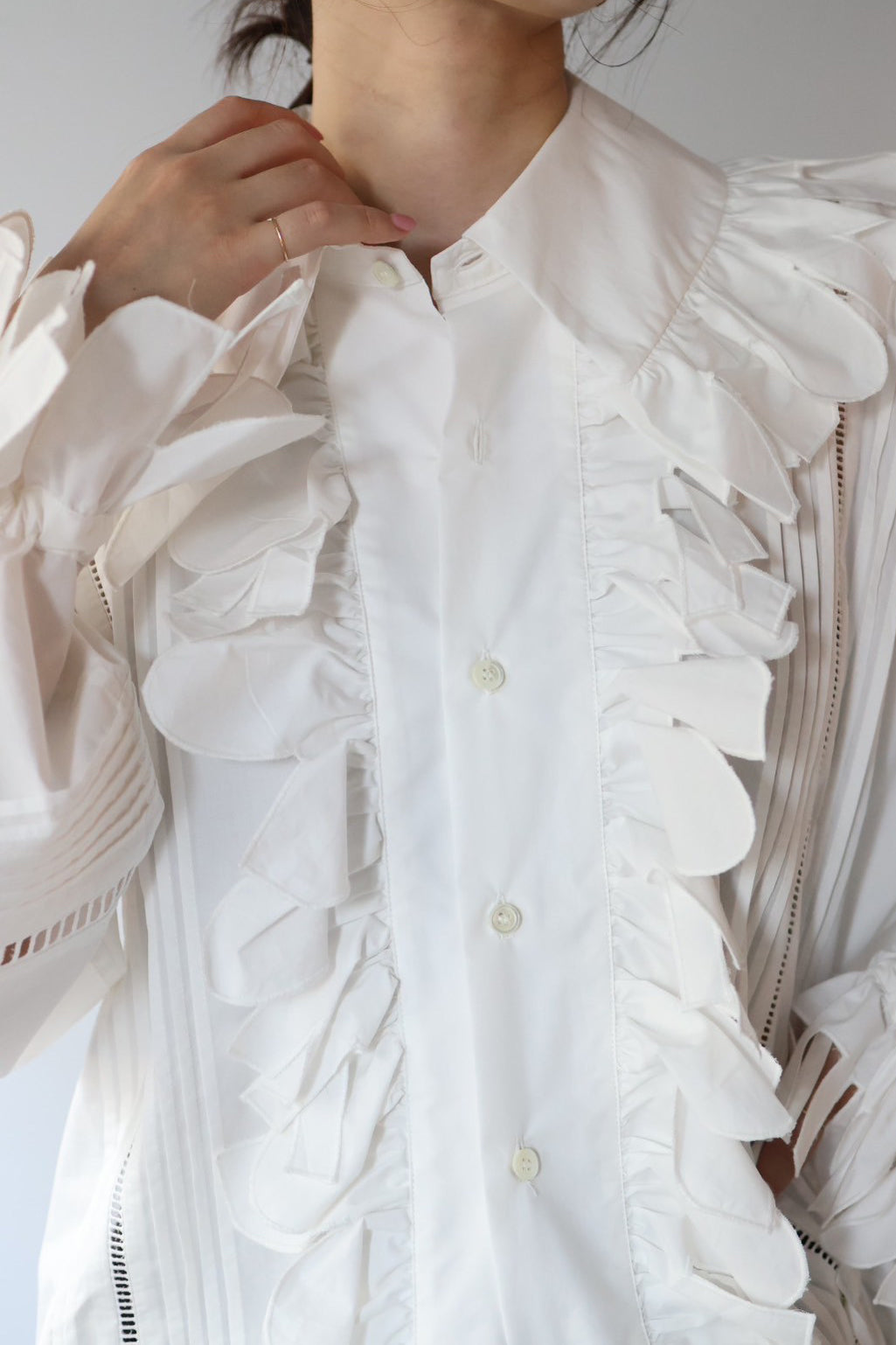 JUN MIKAMI "ruffle shirt" (white)