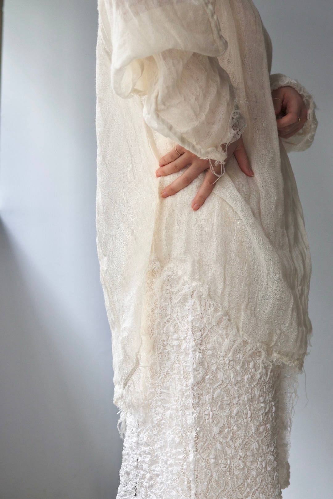 ERiKO KATORi "wool linen gawze top" (ivory)