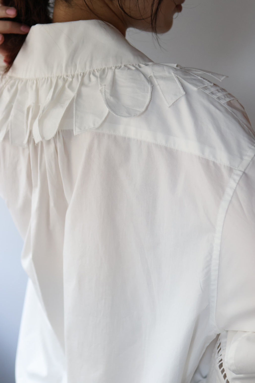 JUN MIKAMI "ruffle shirt" (white)