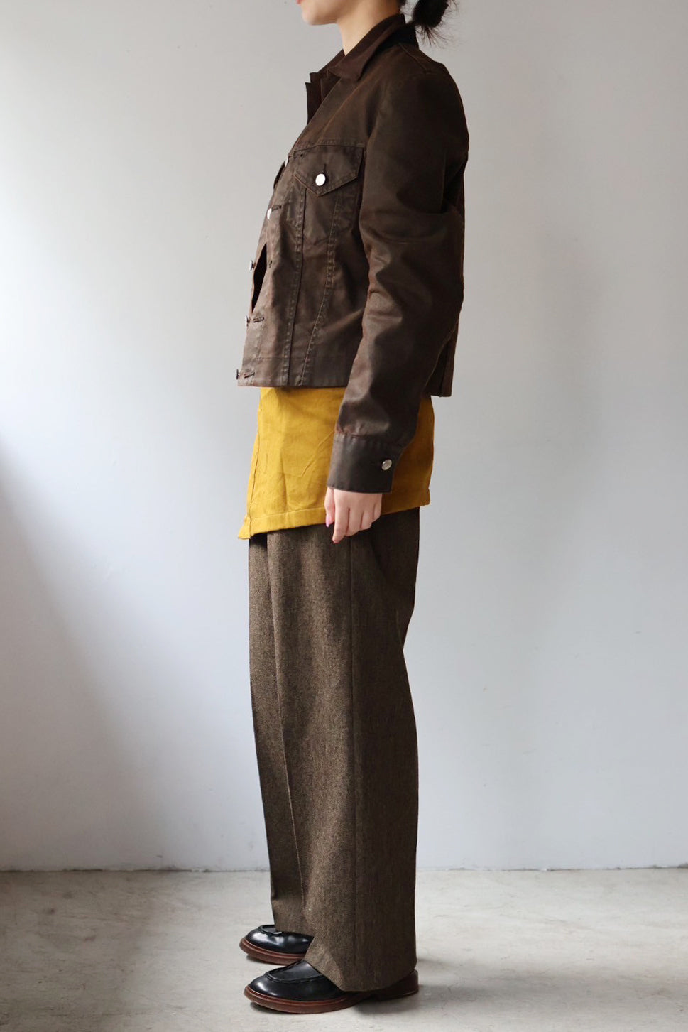 NEPLA "side w belt slacks" (khaki)