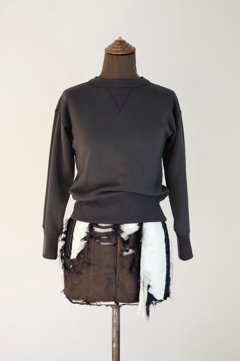 fifi collection "set in sleeve sweat" (coal black)
