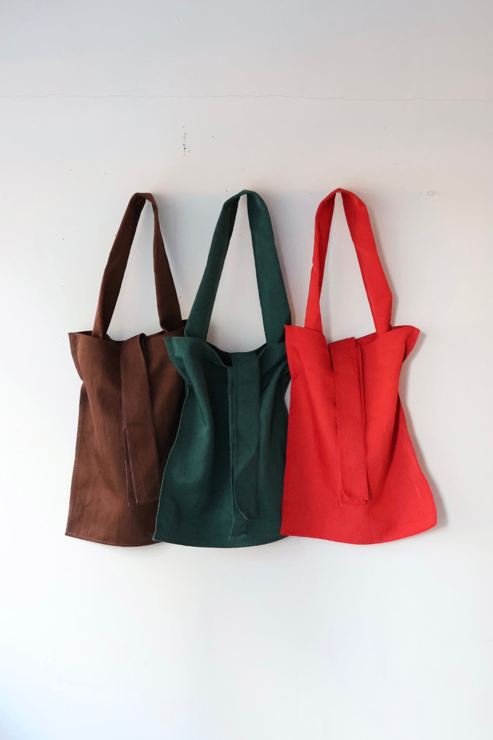 ITTI "MARY INSIDE OUT TOTE - M” (brown, green, red)