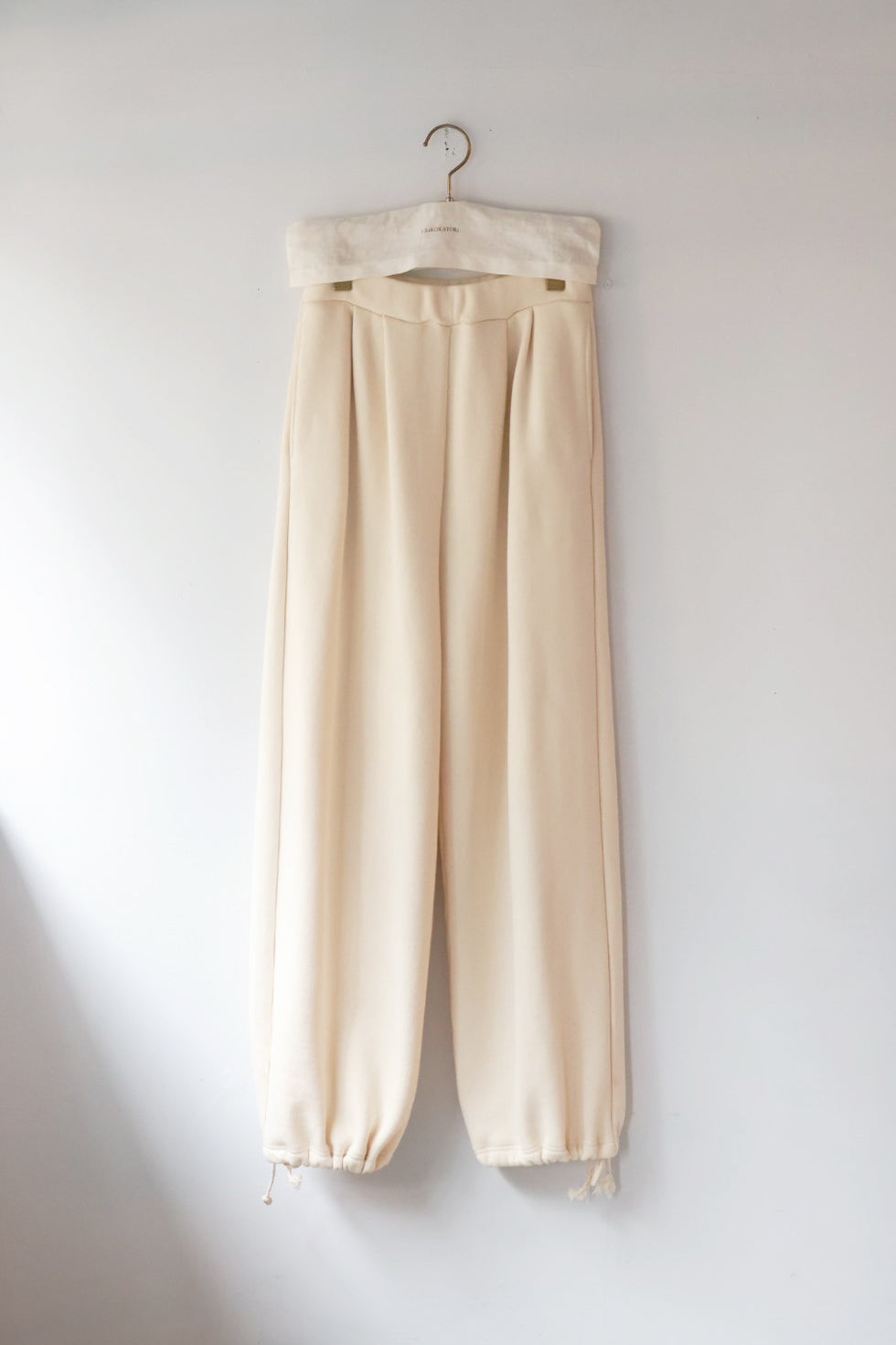 ERiKO KATORi "sweat wide pants" (ivory)