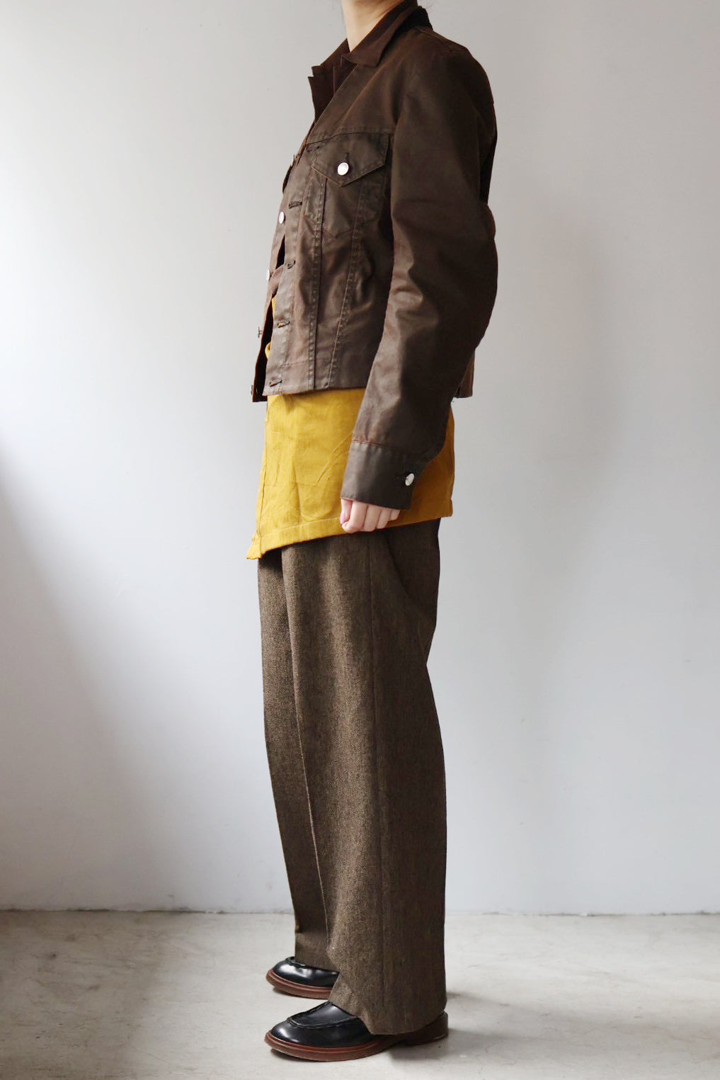 NEPLA "side w belt slacks" (khaki)