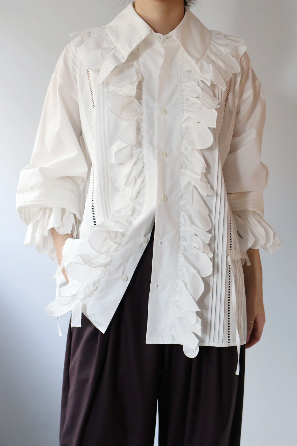 JUN MIKAMI "ruffle shirt" (white)