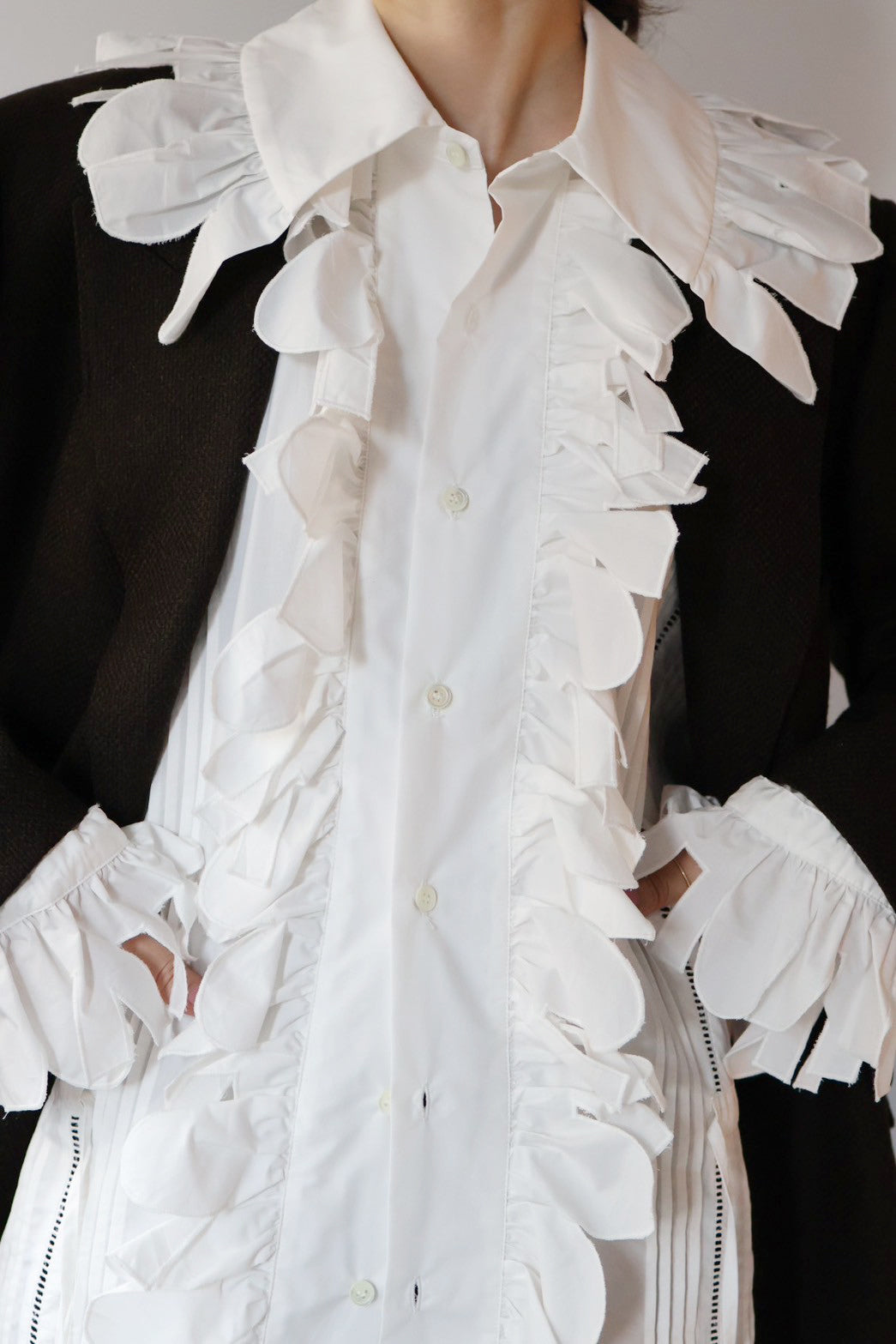 JUN MIKAMI "ruffle shirt" (white)