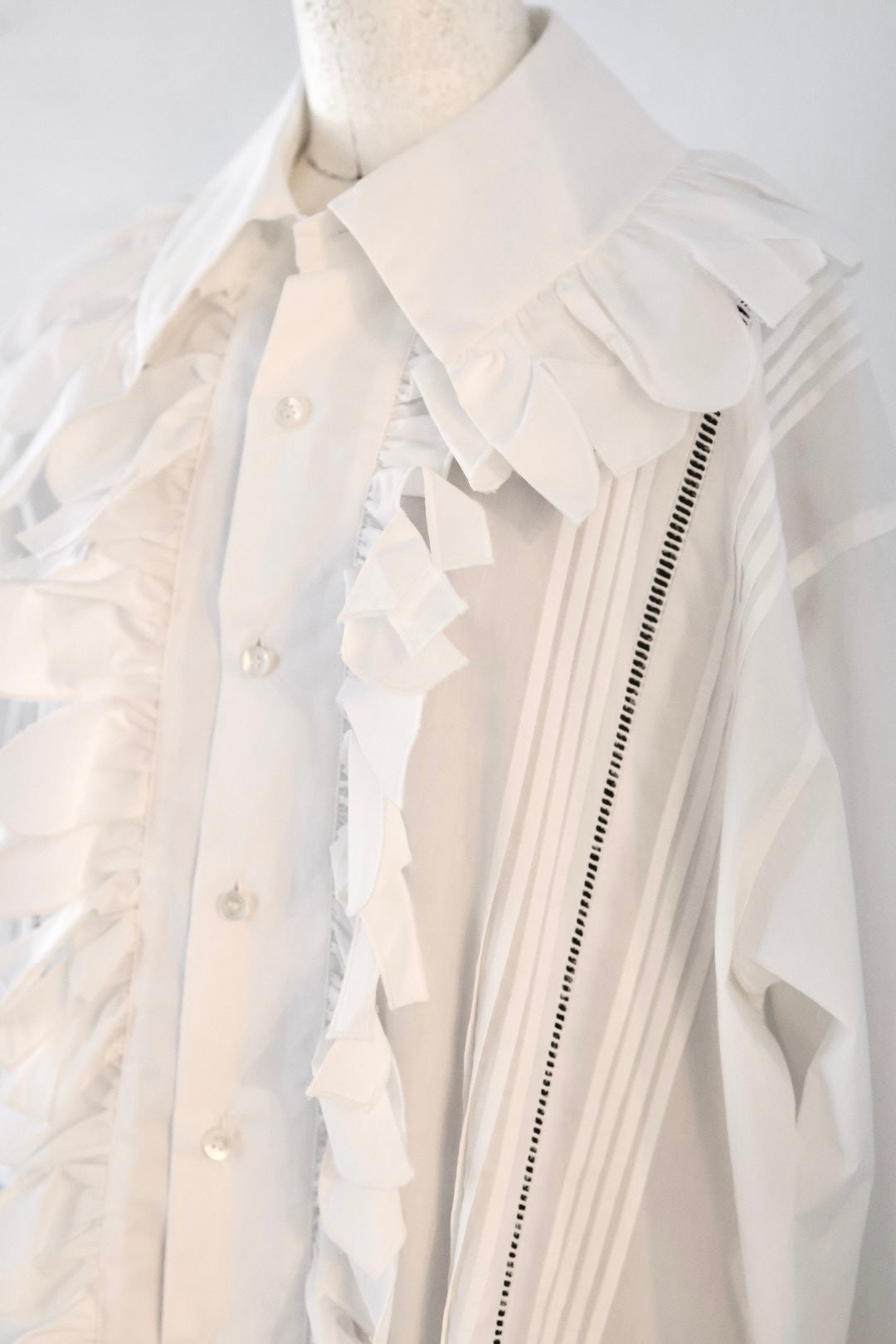 JUN MIKAMI "ruffle shirt" (white)
