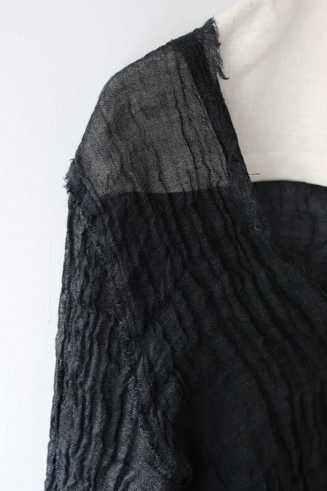 ERiKO KATORi "wool linen gawze cardigan" (black)