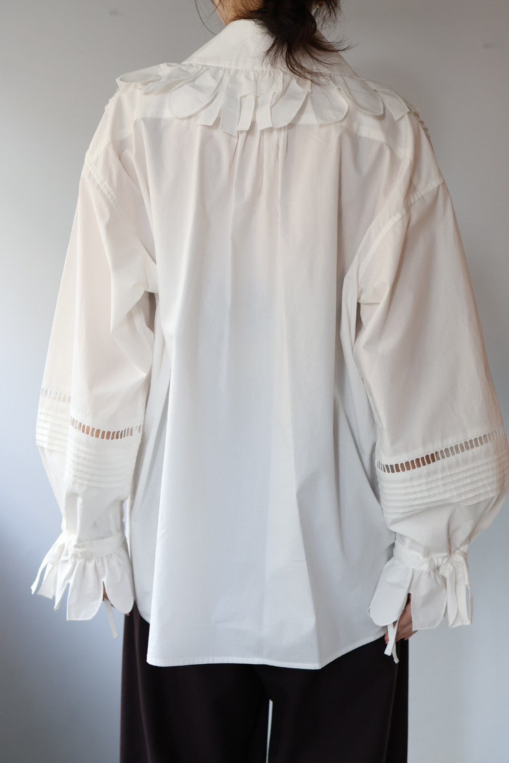 JUN MIKAMI "ruffle shirt" (white)