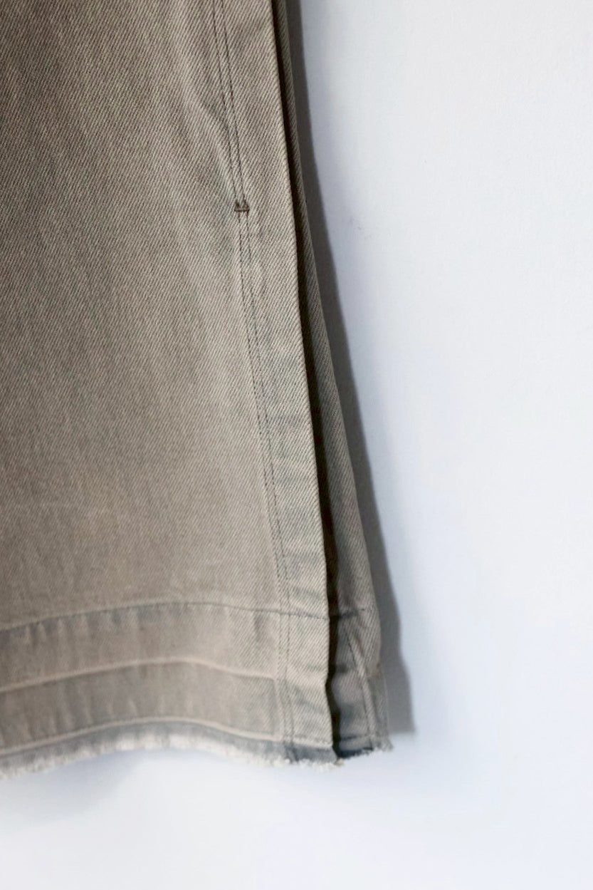NEPLA "side pleat straight pants" (gray beige)
