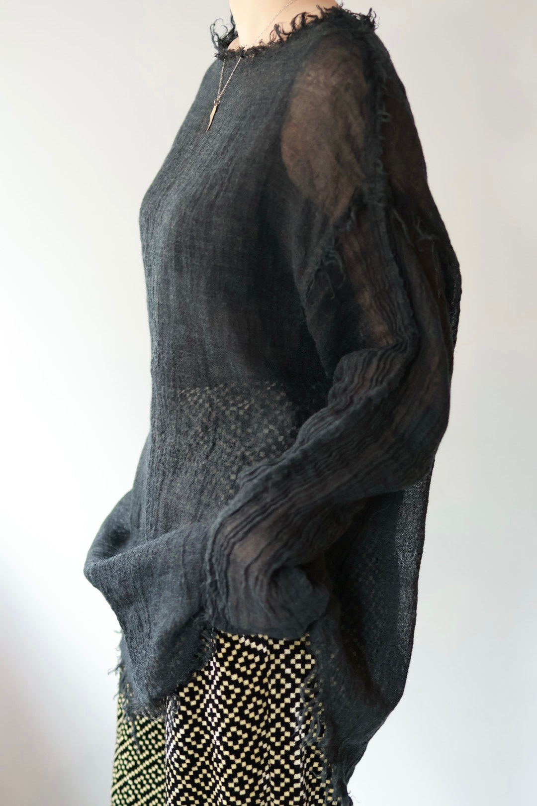ERiKO KATORi "wool linen gawze top" (black)