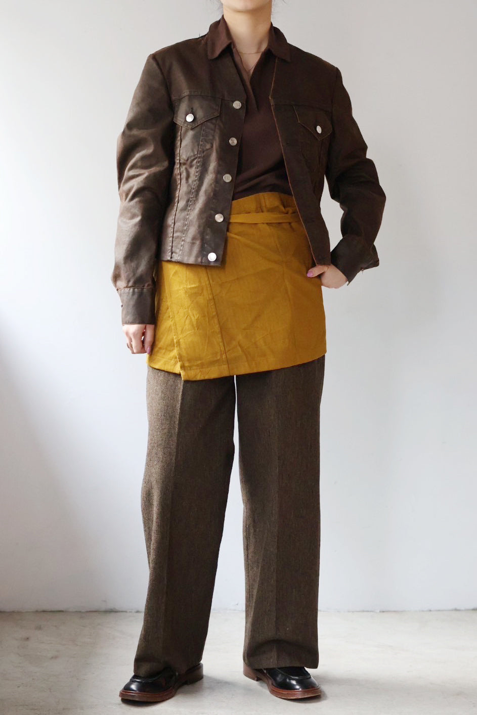 NEPLA "side w belt slacks" (khaki)