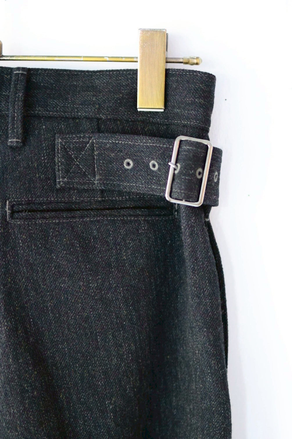 NEPLA "side w belt slacks" (gray)