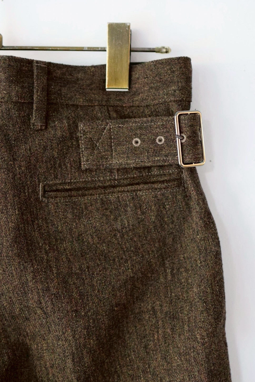 NEPLA "side w belt slacks" (khaki)