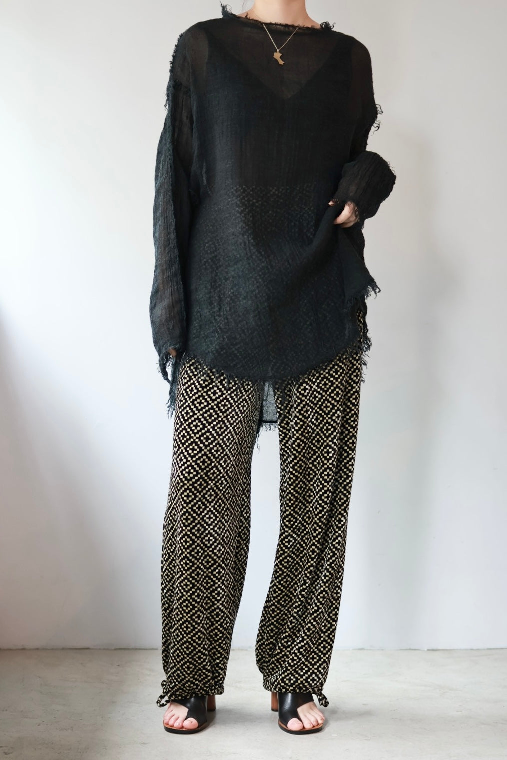 ERiKO KATORi "wool linen gawze top" (black)