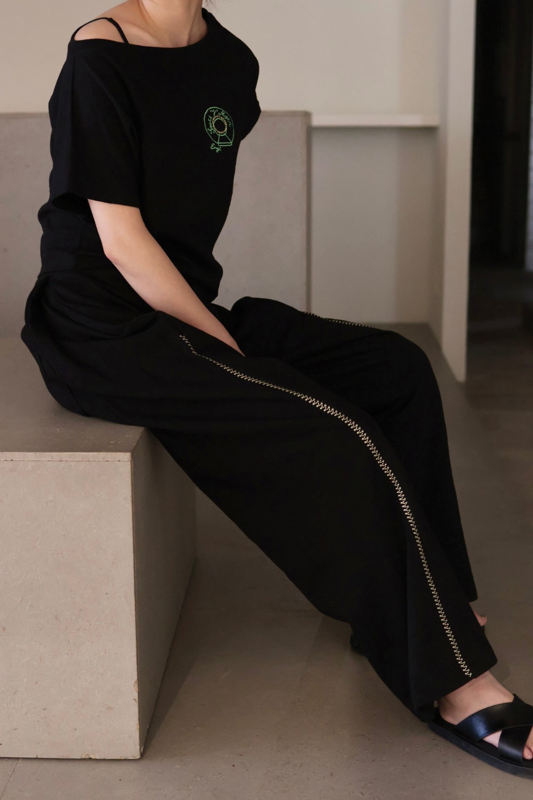 ENGI "open shoulder patch tee"