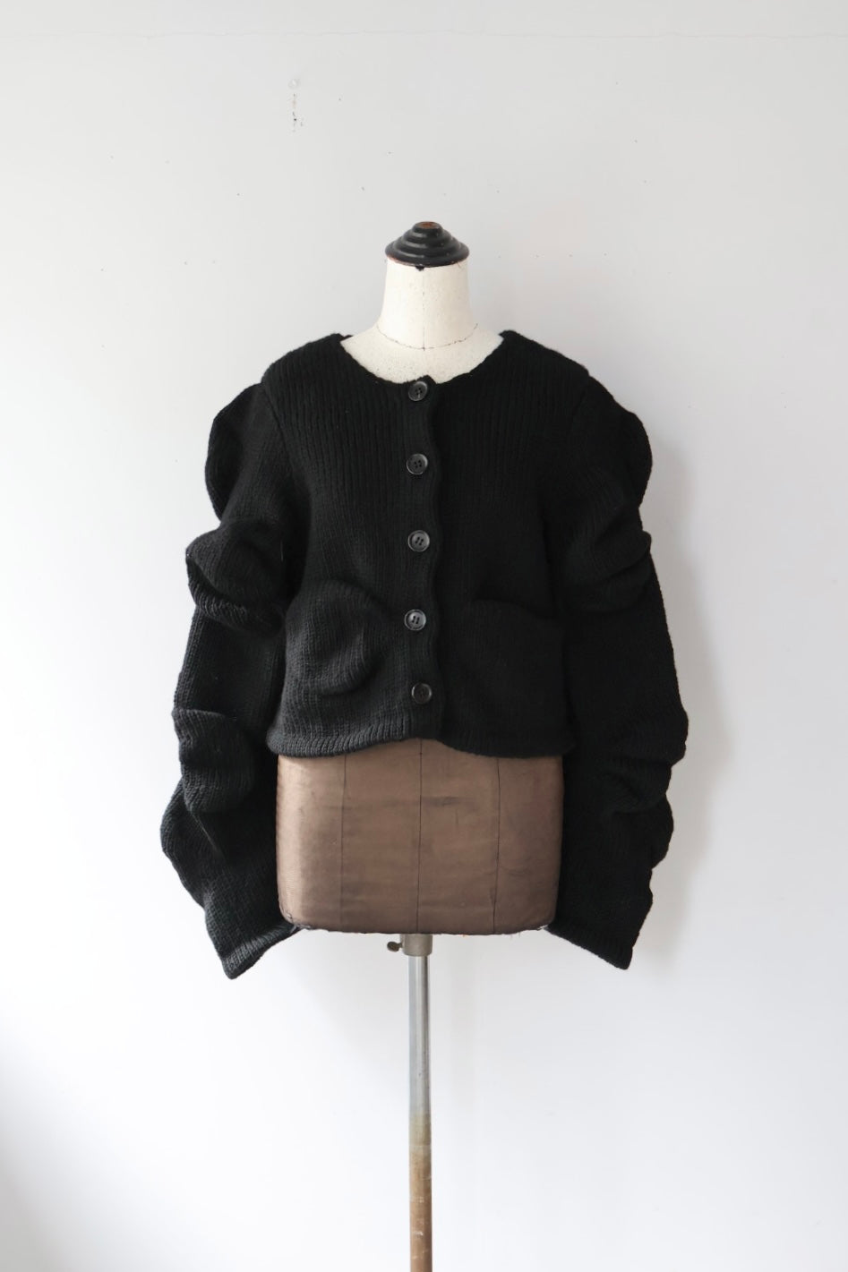 Pillings "Cardigan with unstable sleeves" (black)
