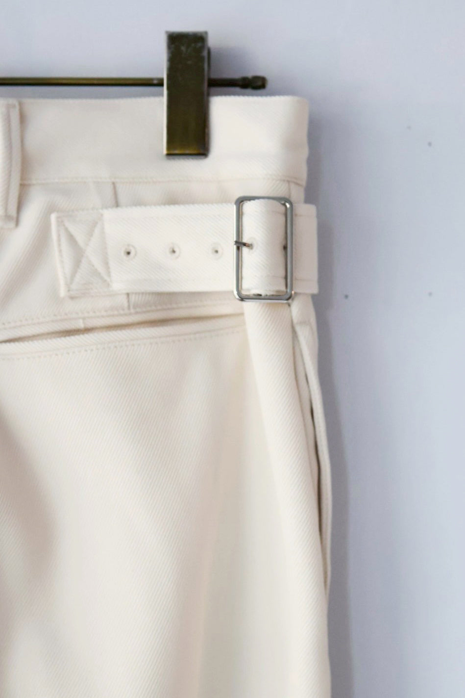 NEPLA "side w belt slacks" (white)