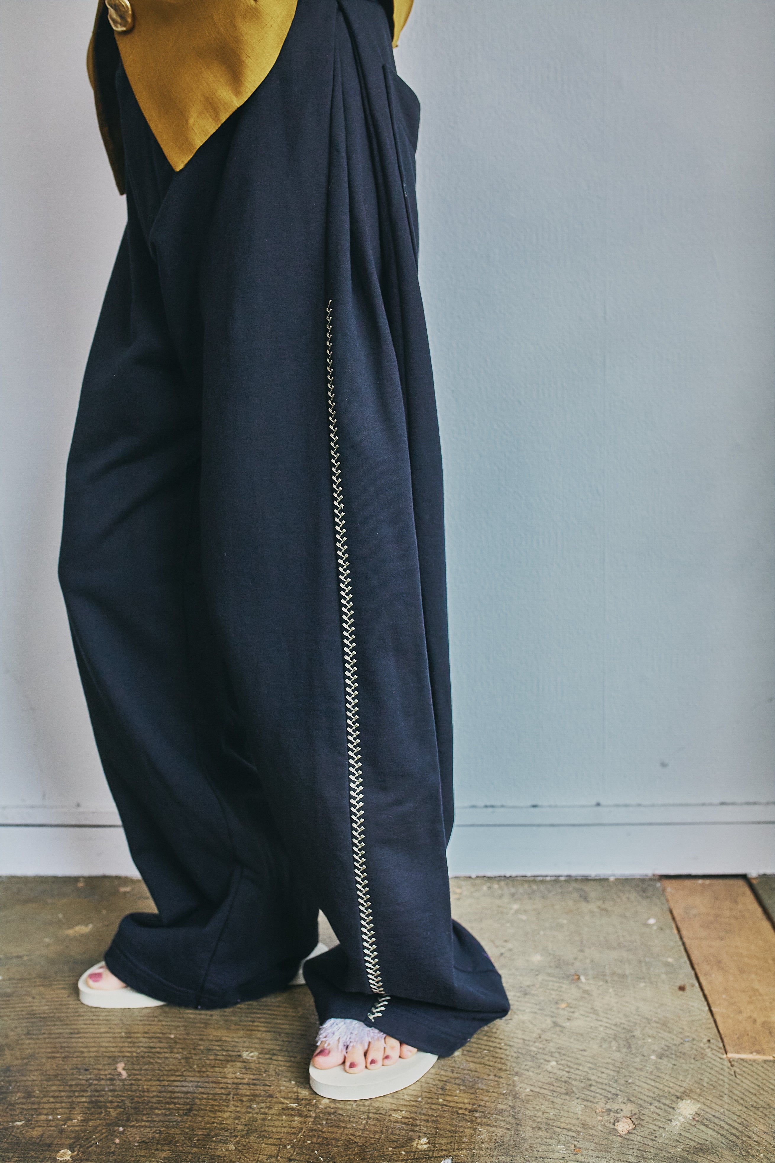 ENGI "tuck wide sweat pants"