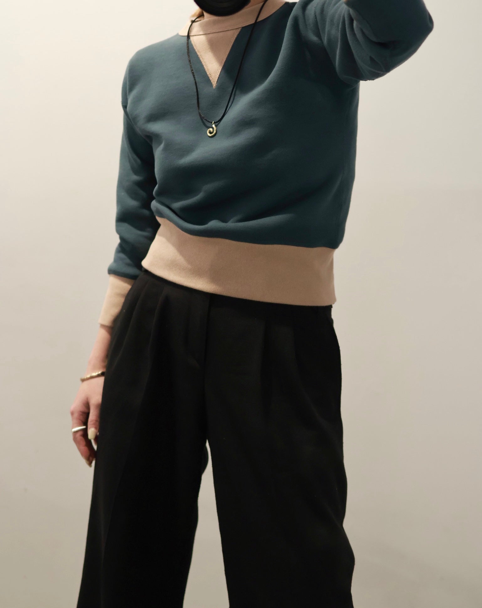 fifi "set in sleeve sweat" (2tone green)