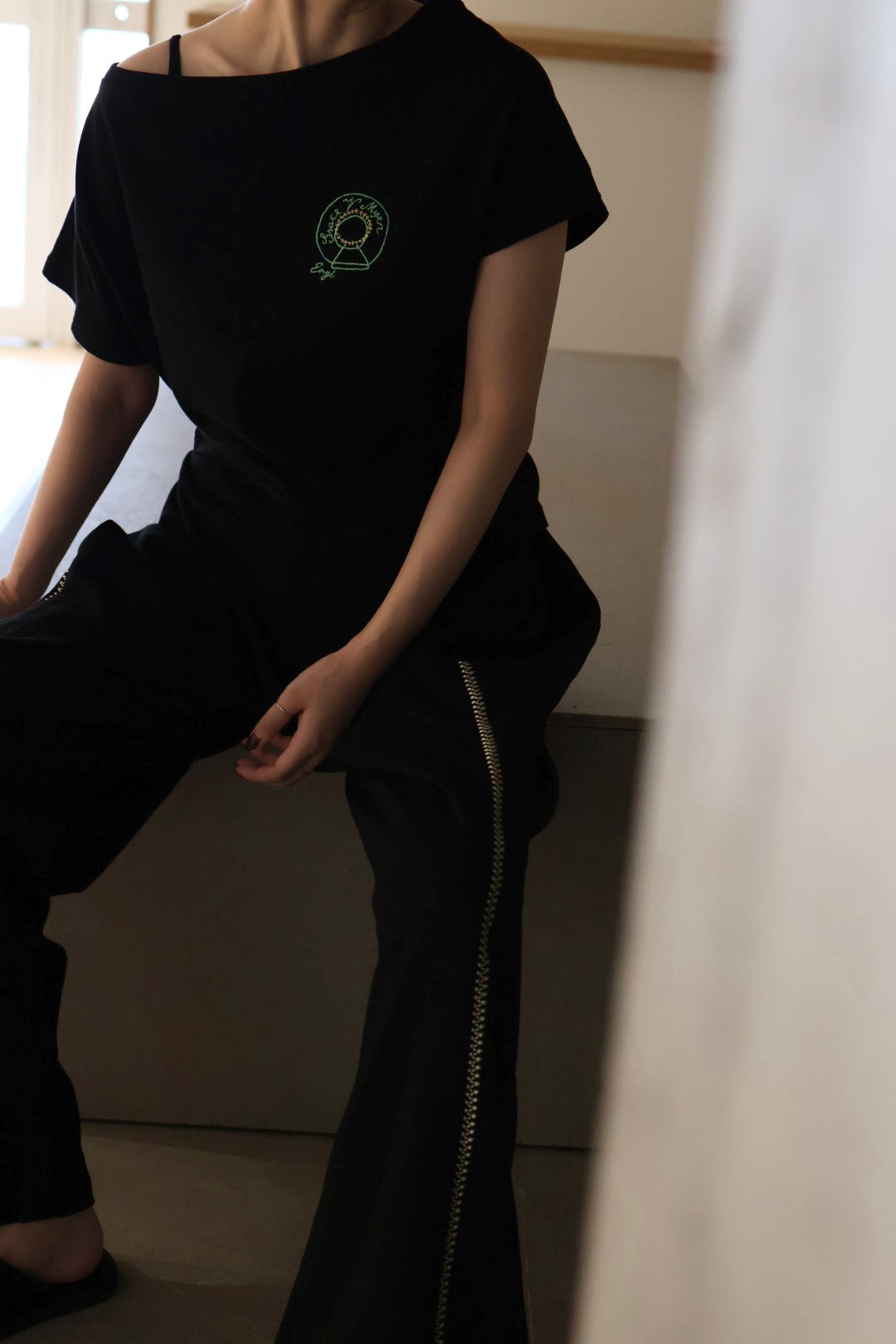 ENGI "open shoulder patch tee"