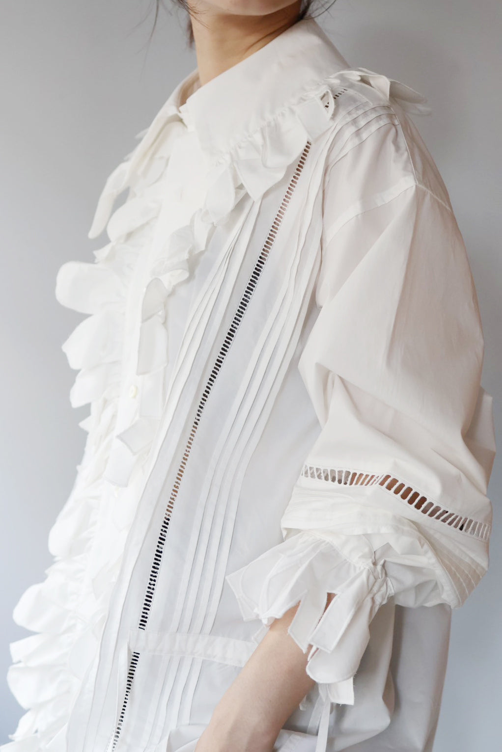 JUN MIKAMI "ruffle shirt" (white)