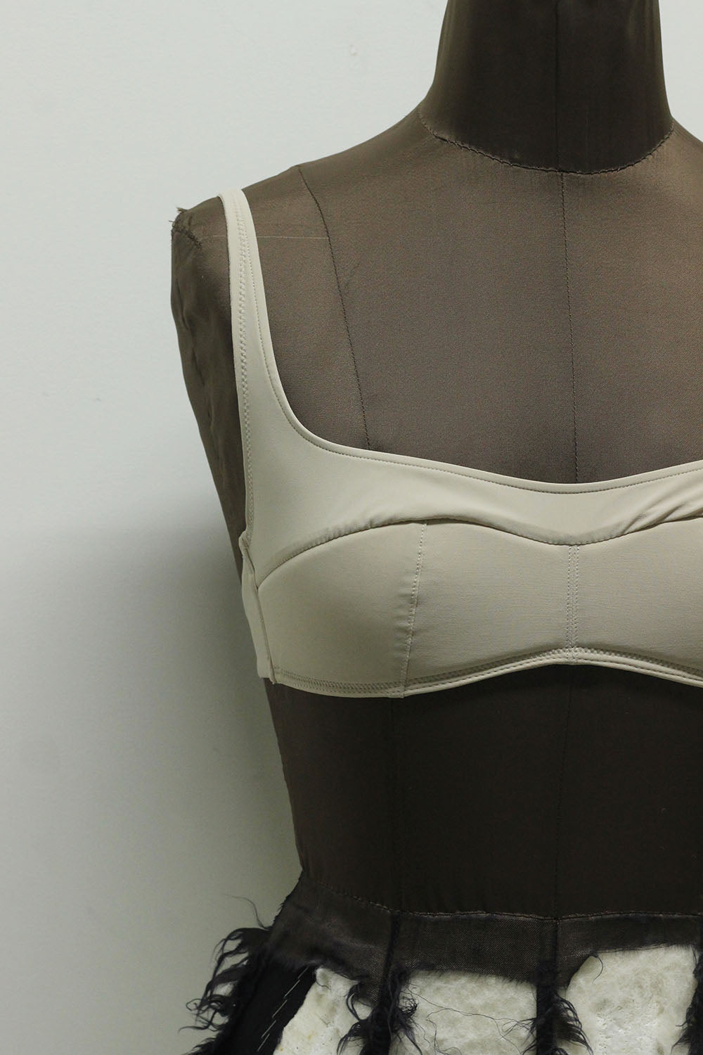 NICENICE MORMENT "LOW-CUT BRA" (JERSEY SAND)