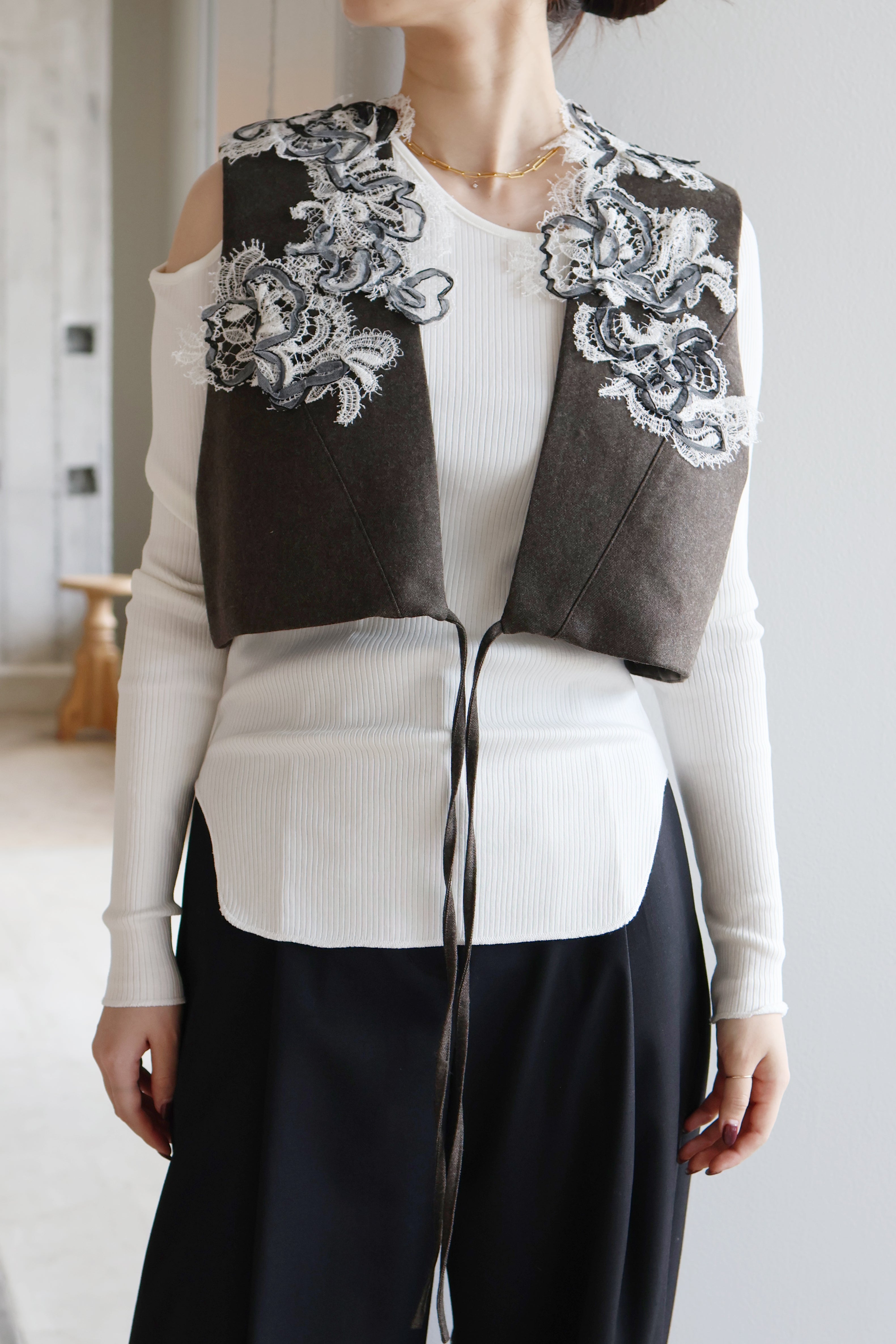 MARGE "wool lace-trimmed short gilet" (khaki)