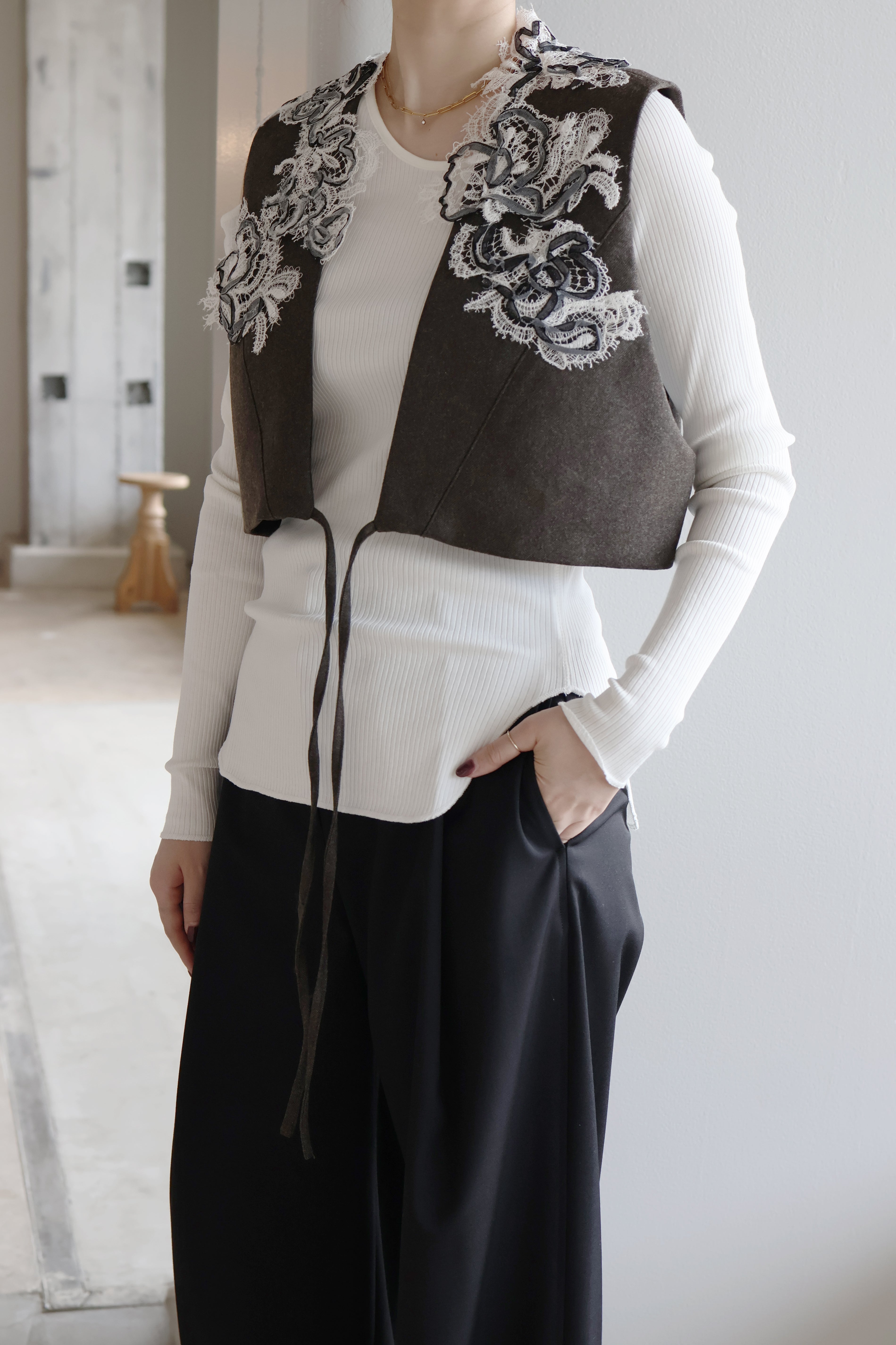MARGE "wool lace-trimmed short gilet" (khaki)